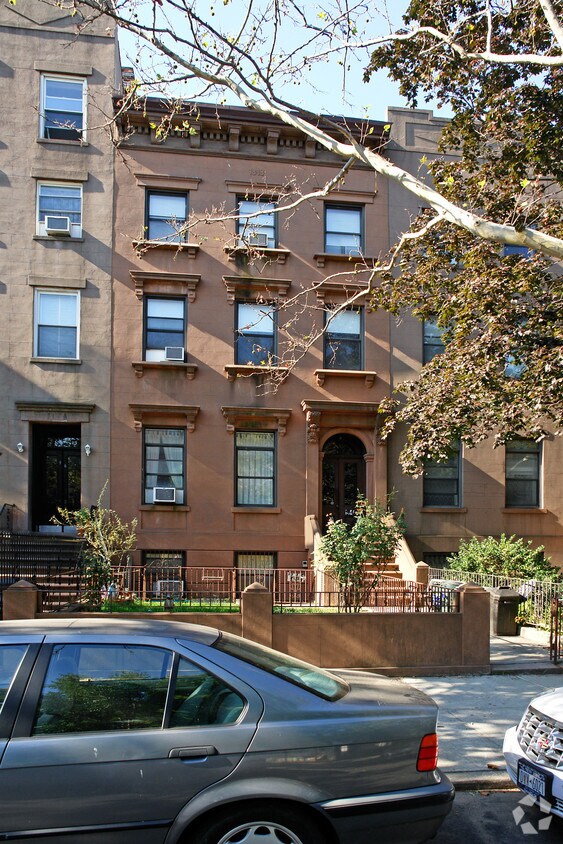 Building Photo - 94 1st Pl