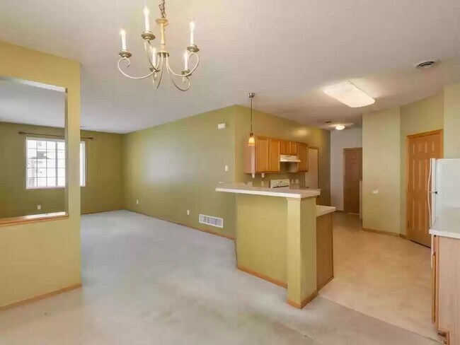 Foto del edificio - Great location *2Bed*2Bath Townhome- Available June 1