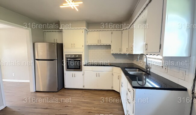 Foto del edificio - 4400-4402 S Dodge Ave
