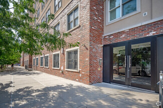 Foto del edificio - 833 Monroe St