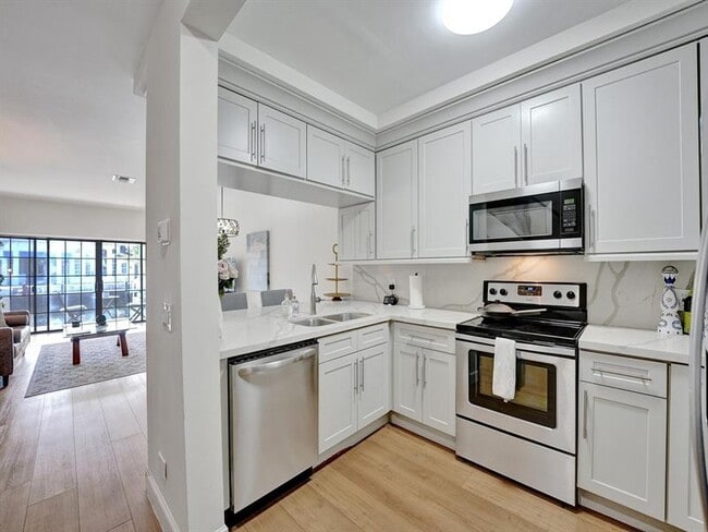 Building Photo - 4300 S Ocean Blvd