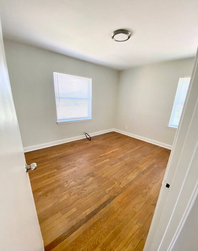 Foto del edificio - 1445 Nightingale Rd