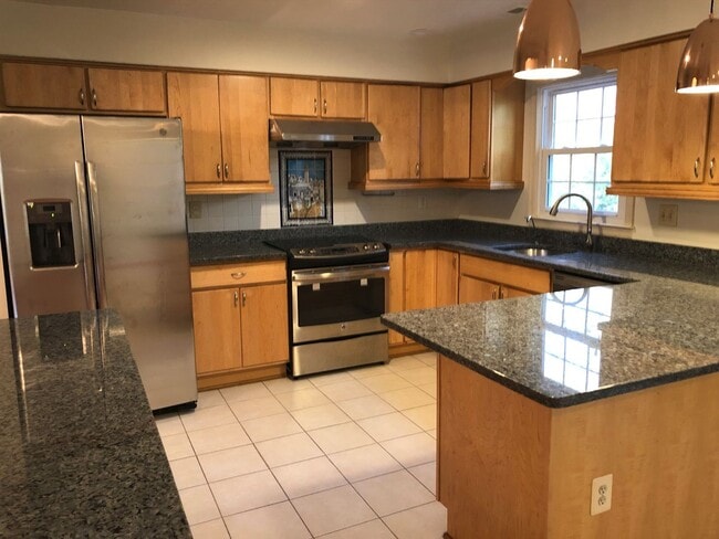 Foto del edificio - Spacious Townhome, Great Location!