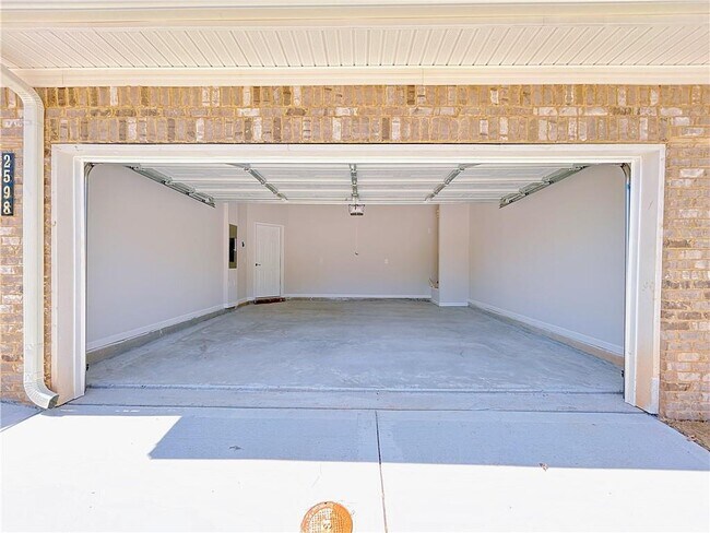 Foto del edificio - 2614 Mls Cmn Dr