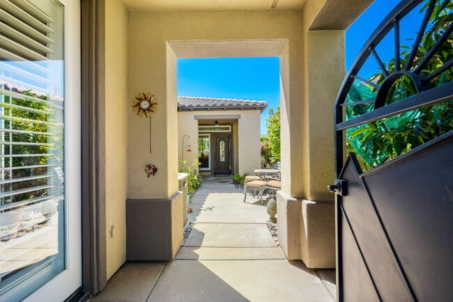 Building Photo - 60661 Juniper Ln