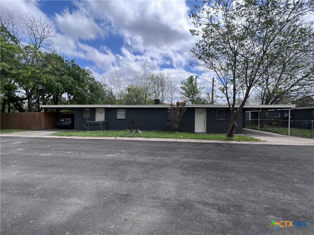 Foto principal - 1009 Hackberry St