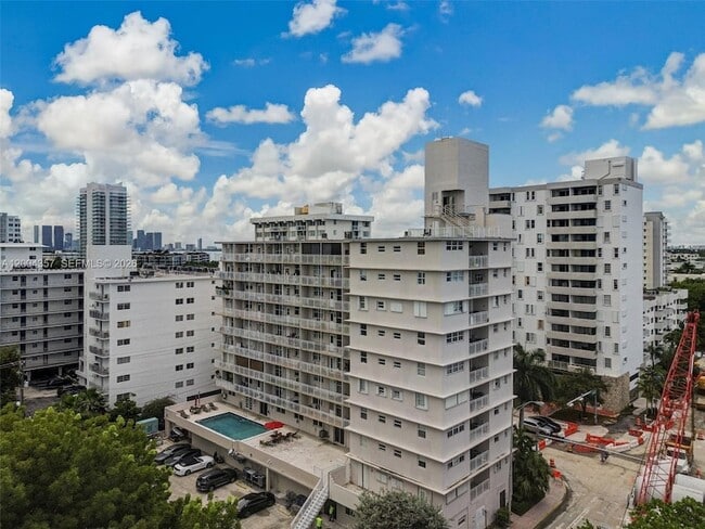 Building Photo - 1300 Lincoln Rd