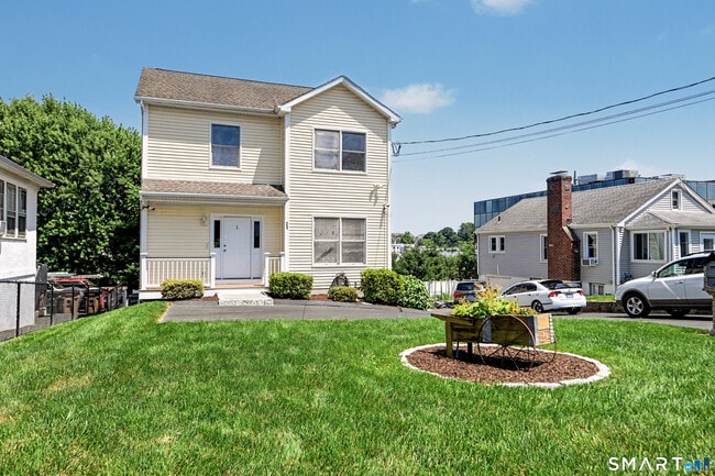 Building Photo - 21 Whitmore Ln