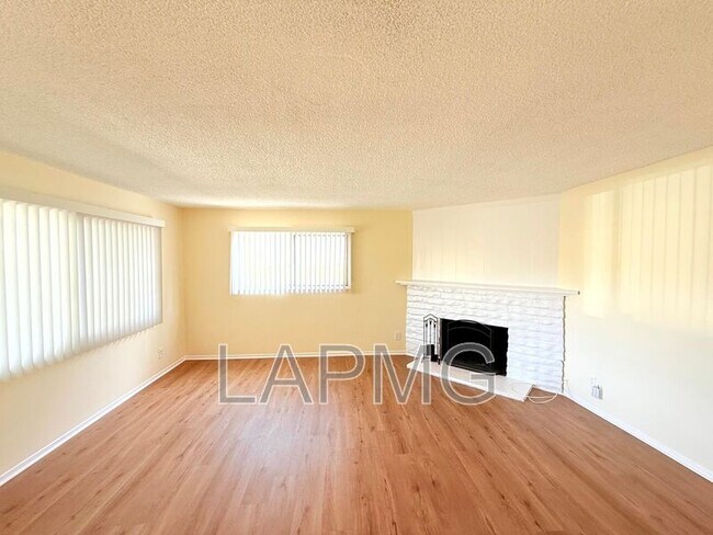 Foto del edificio - 24006 Archwood St