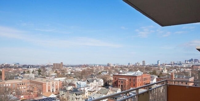 Building Photo - 295 Harvard St