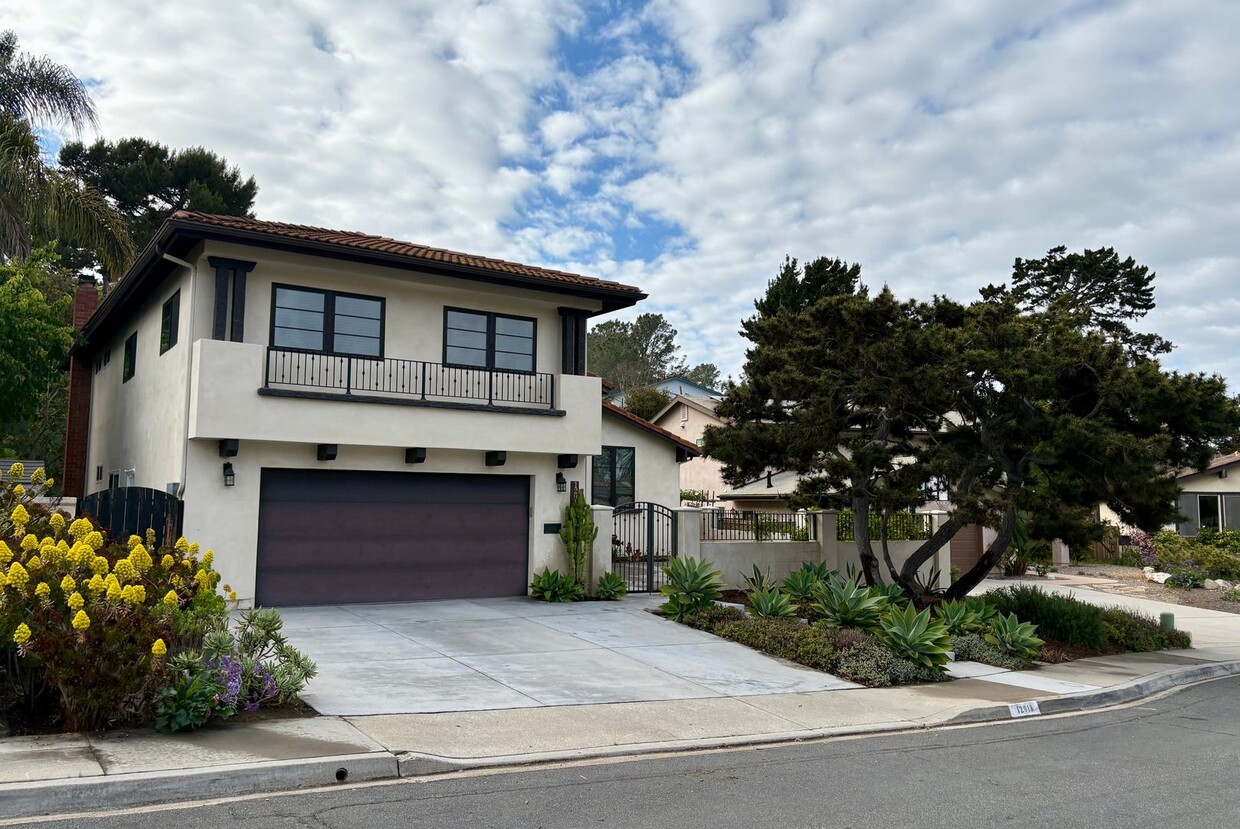Primary Photo - Beautiful Del Mar Home
