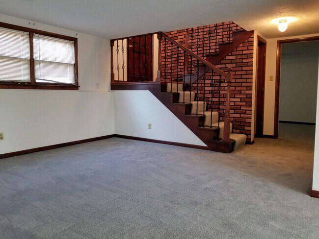 Building Photo - Great Location! Close to Bill Snyder Famil...