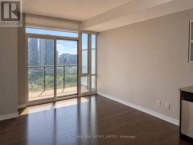 Building Photo - 170 Fort York Blvd