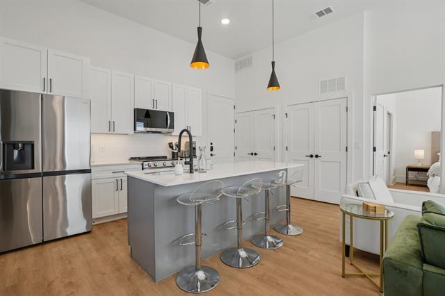 Foto del edificio - 6418 Maple Ave