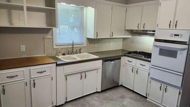 Kitchen - 3456 Flamingo Ave SW