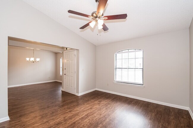Foto del edificio - 3413 Deerfield Pointe Dr
