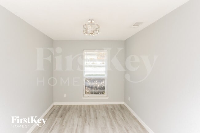 Building Photo - 3208 Kiest Hill Dr