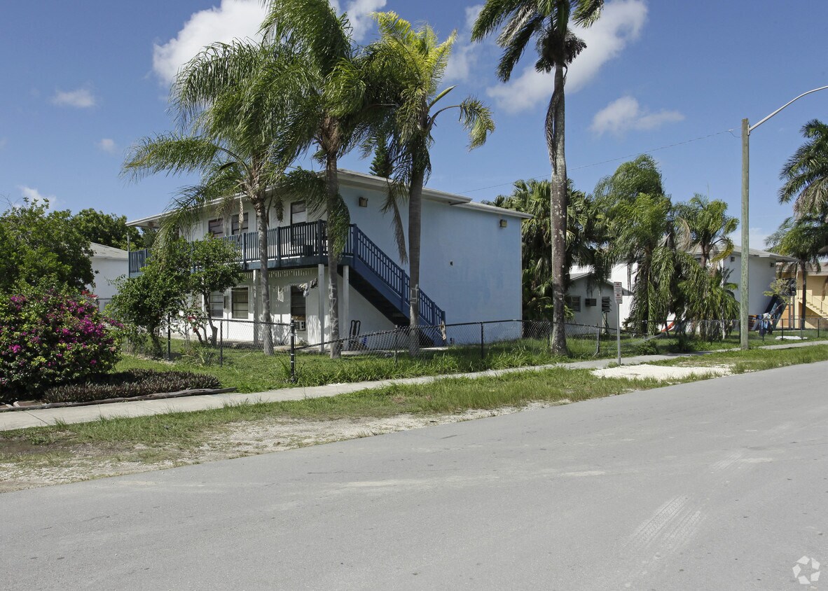 Primary Photo - 151 NW 9th St