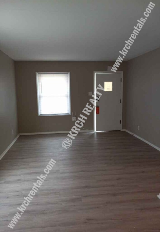 Building Photo - Charming 3-Bed 1-Bath Home with Fenced Bac...