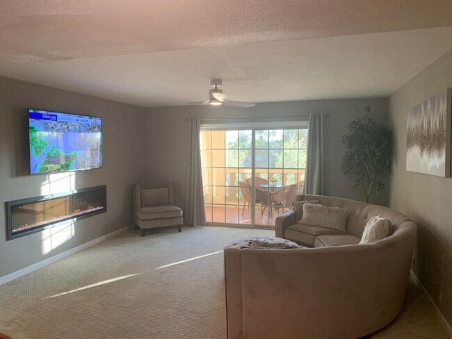 Foto del edificio - 7910 E Camelback Rd