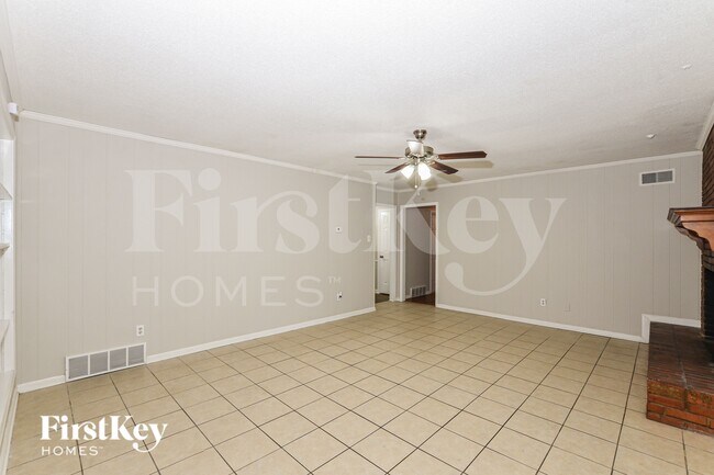 Foto del edificio - 5819 Fox Lair Ave