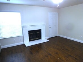 Building Photo - 9149 Newhall Dr