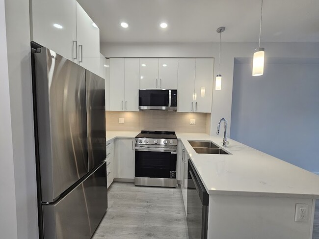 Building Photo - 33886 Pine St