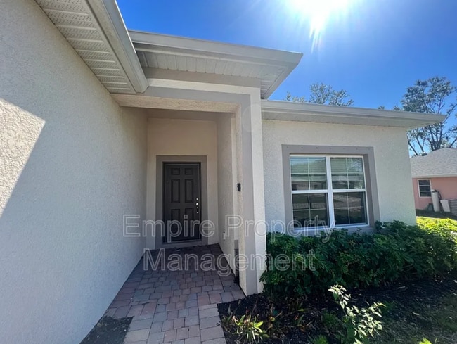 Building Photo - Charming 3 Bed 2 Bath with Screened Lanai in North Port