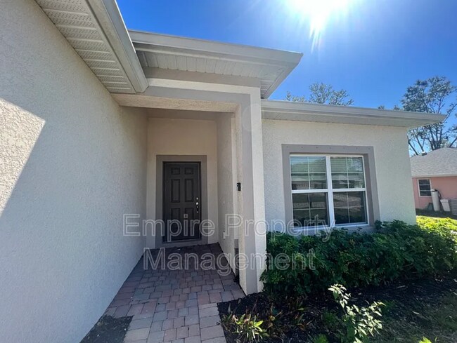Foto del edificio - Charming 3 Bed 2 Bath with Screened Lanai in North Port