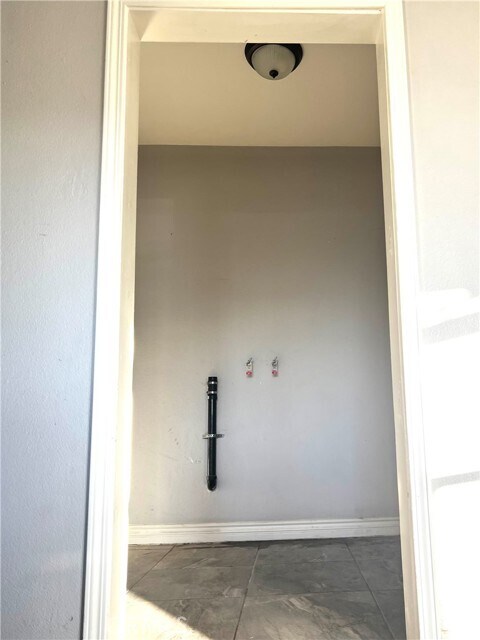 Building Photo - 1324 N Holly Ave