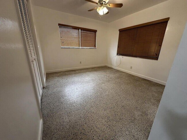 Foto del edificio - 950 E Dayton Cir