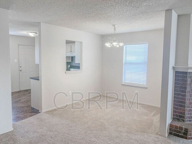 Building Photo - 6112 7th Dr