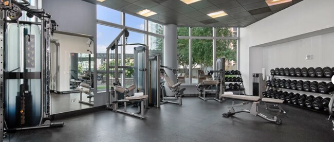 Foto del edificio - 305 N Canal St