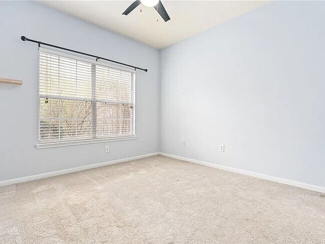 Foto del edificio - Available Now!