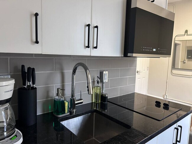 Photo du bâtiment - 25 Russell Ave