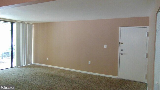 Foto del edificio - 8717 Hayshed Ln