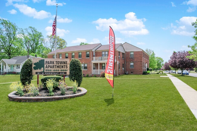 Building Photo - Park Towne Apartments