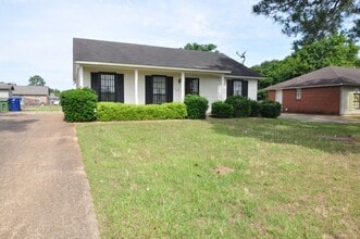 Building Photo - 824 N Pass Rd