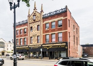 Building Photo - 18 Elm St