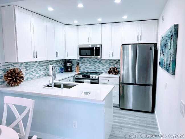 Building Photo - 647 Waterside Dr