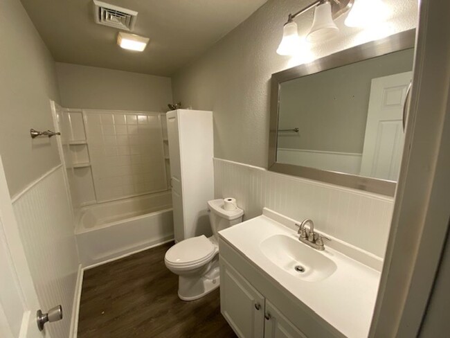 Foto del edificio - NEWLY REMODELED 3 BEDROOM 1 BATH IN WEBB C...