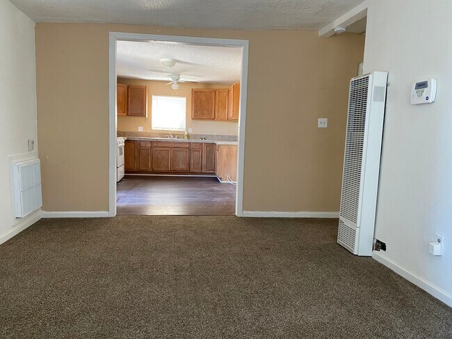 Building Photo - 561 Valley Ave