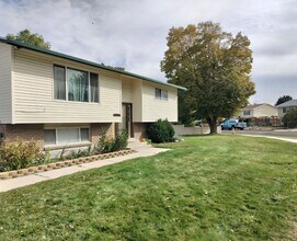 Building Photo - 4381 Wildrose Dr