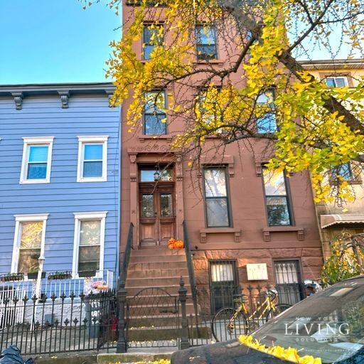 Building Photo - Large 2 bed 2 bath with w/d in unit