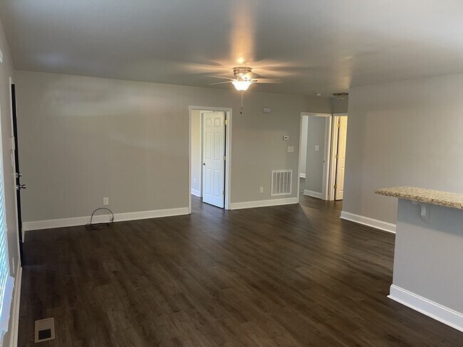 Foto del edificio - Available July 10th, 2025! Super cute 3 be...