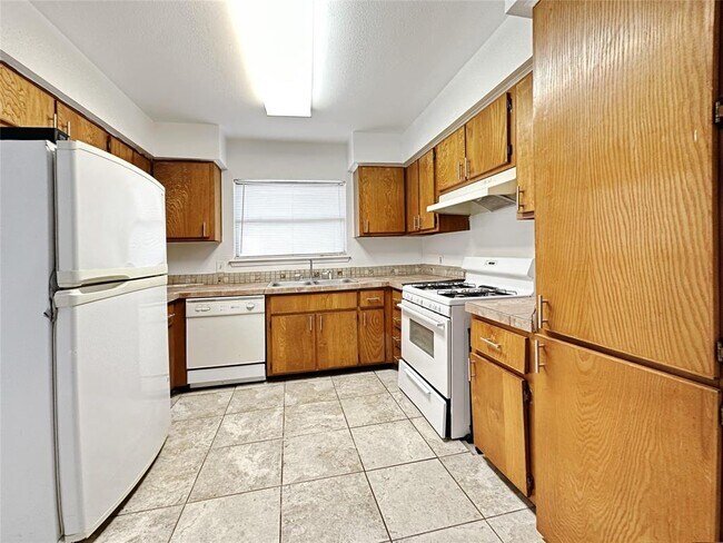 Building Photo - 5613 Pinon Vista Dr