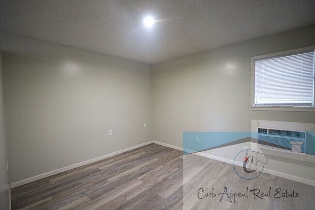 Foto del edificio - 1708 Pineview St