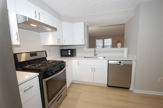 First floor kitchen -- 4 - 8916 Pembrook Woods