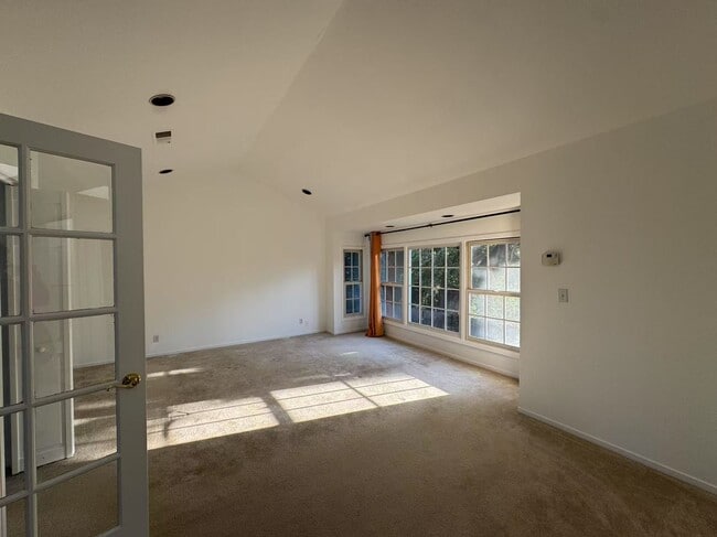 Building Photo - 1450 Meadow Ln