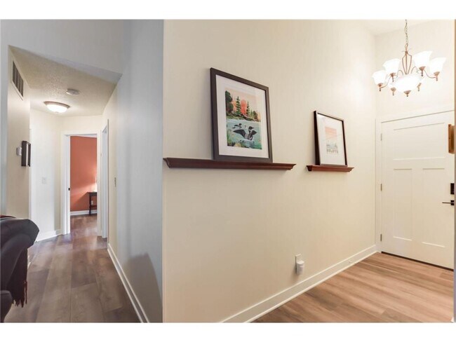 Foto del edificio - 3566 Blue Jay Way